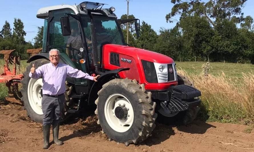 Comercial Agrocenter incorpora al mercado tractor Hattat A110 