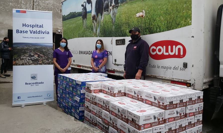 Colun dona lácteos a funcionarios de Hospital Base Valdivia