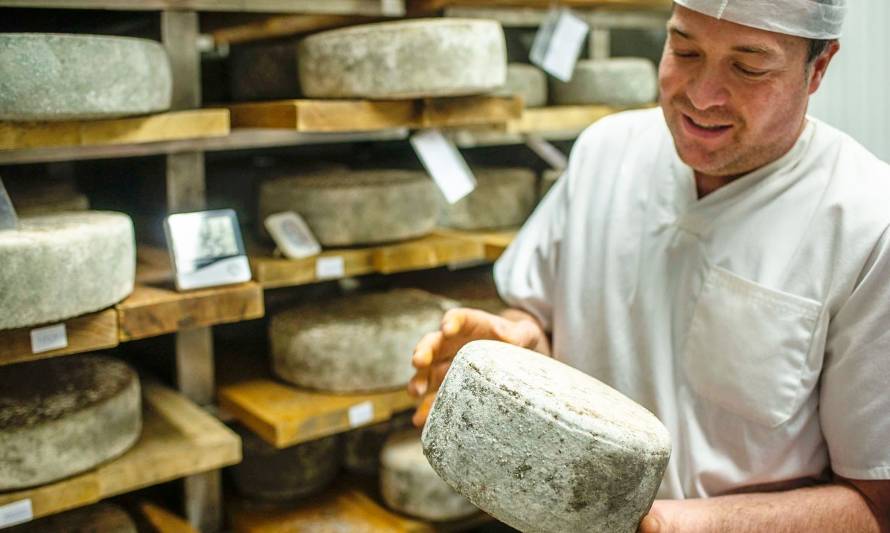 La experiencia de una pequeña quesería de campo que produce galardonados quesos artesanos en España