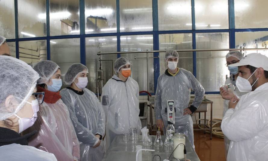 Estudiantes de enseñanza media conocieron sobre la “Ruta de la Leche”