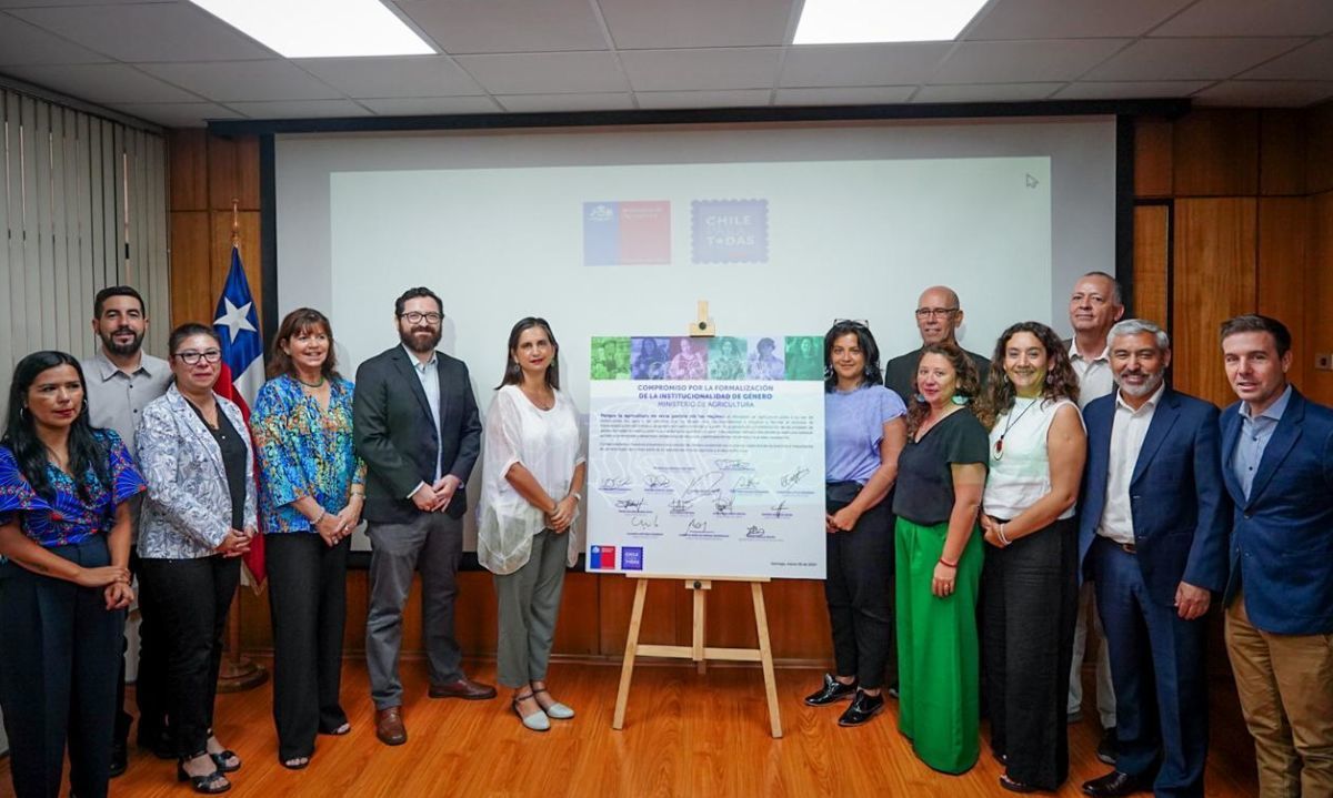 Conmemoración del Día Internacional de la Mujer: Minagri firma compromiso por la formalización de la institucionalidad de género