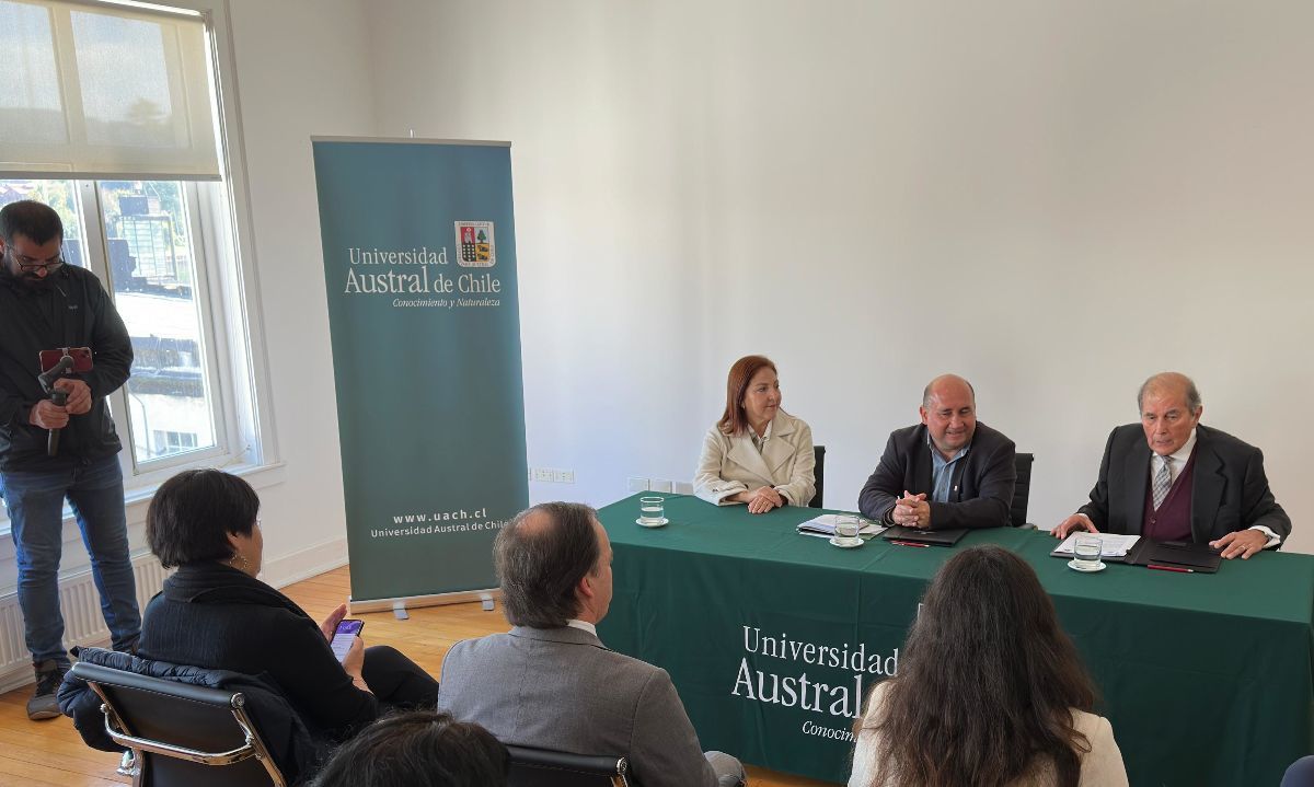 Universidad Austral de Chile y Cooperativas del Sur firman convenio para fortalecer la educación cooperativa