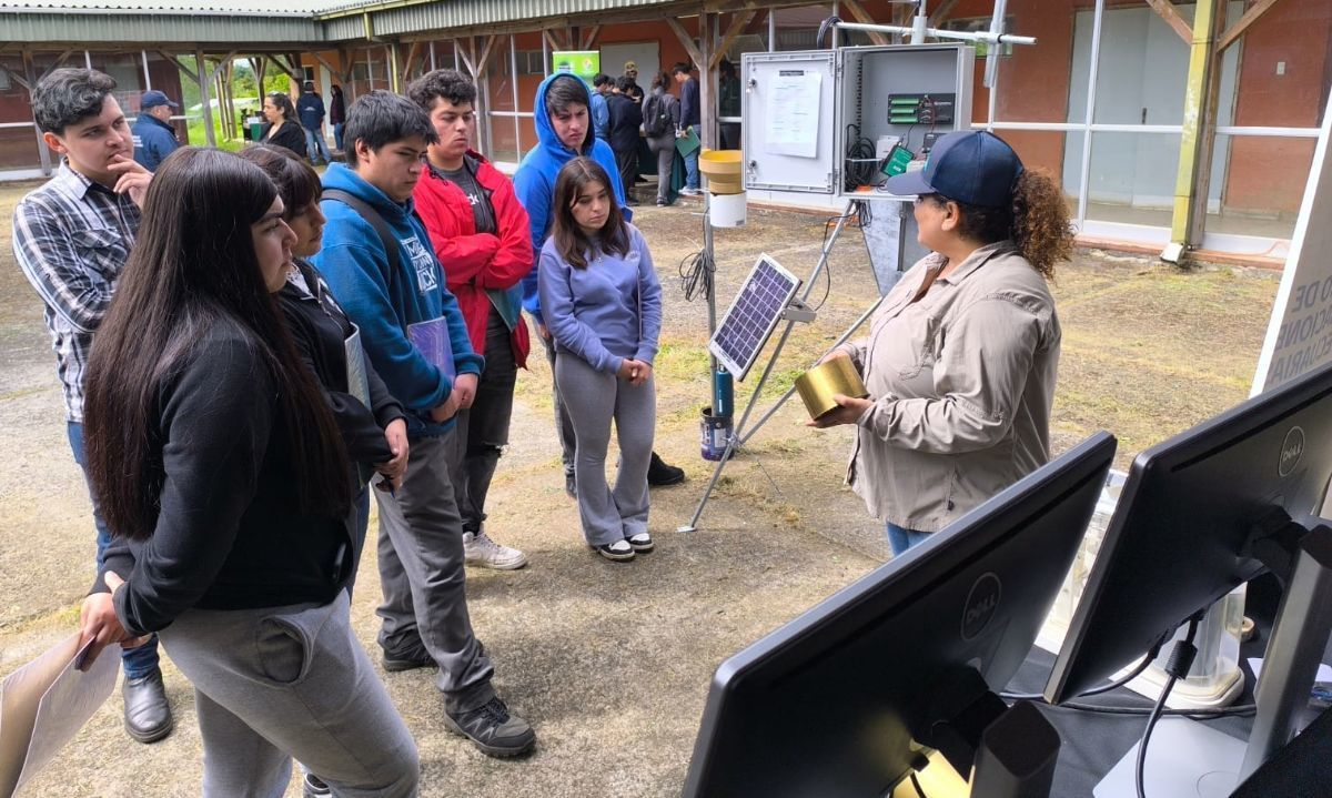 Estudiantes de especialidad agropecuaria valoran acceso a información en feria vocacional 