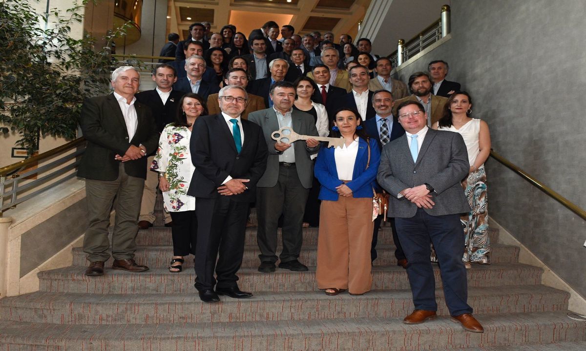 Autoridades y gremios lanzan "Cumbre Mundial de la Leche Santiago 2025"